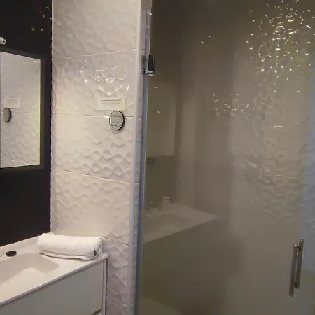 Hotell Logis Grand Pelisson 3*