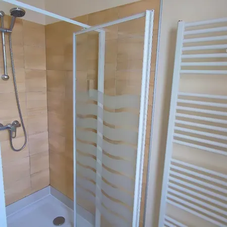 Logis Grand Pelisson ホテル ノントロン