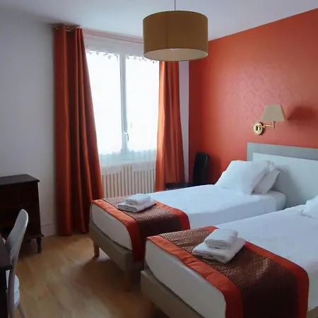 ホテル Logis Grand Pelisson 3*