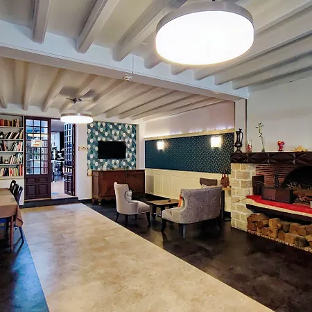 Logis Grand Pelisson Hotel