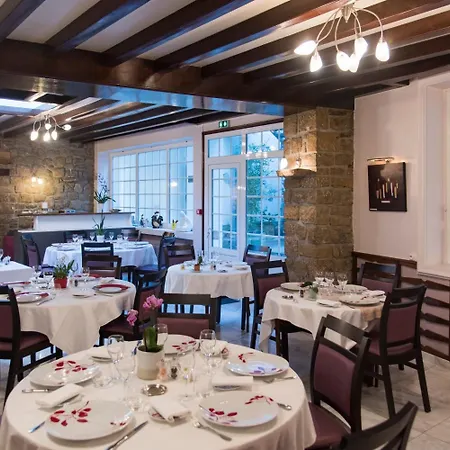 Logis Grand Pelisson Hotel 3*