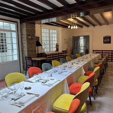 ホテル Logis Grand Pelisson