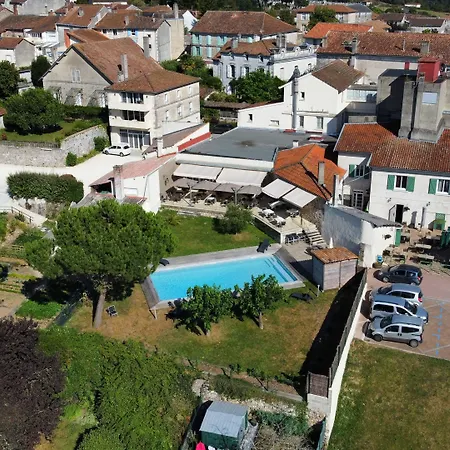 Logis Grand Pelisson ホテル 3*