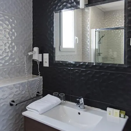 Logis Grand Hotel Pelisson Hotel 3*