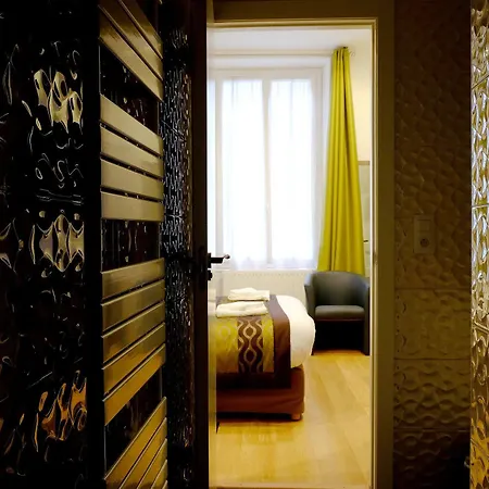 Hotell Logis Grand Pelisson Nontron