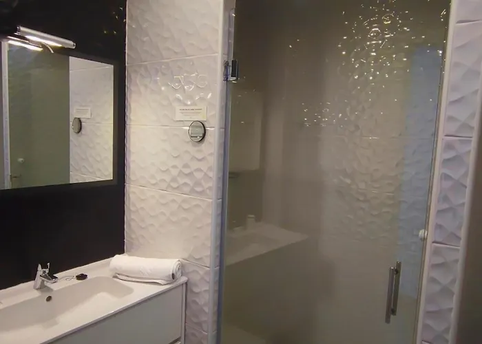 Hotel Logis Grand Pelisson 3*