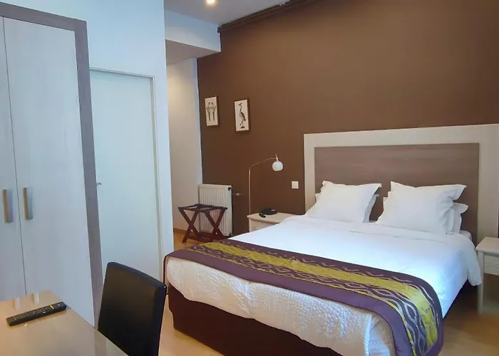 Logis Grand Pelisson Hotel 3*