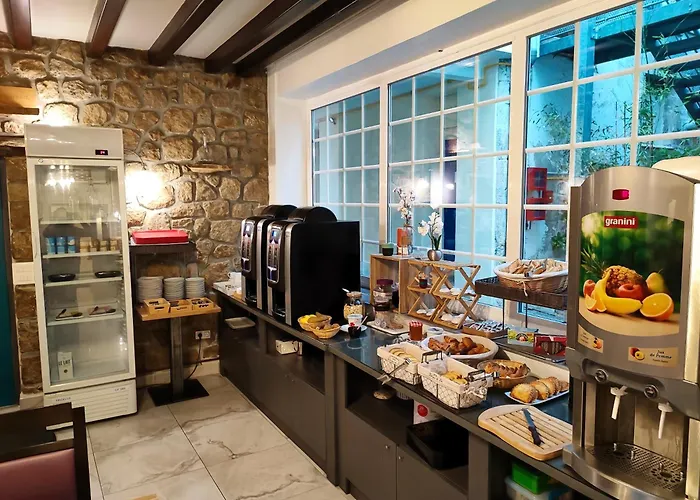 Logis Grand Hotel Pelisson Hotel